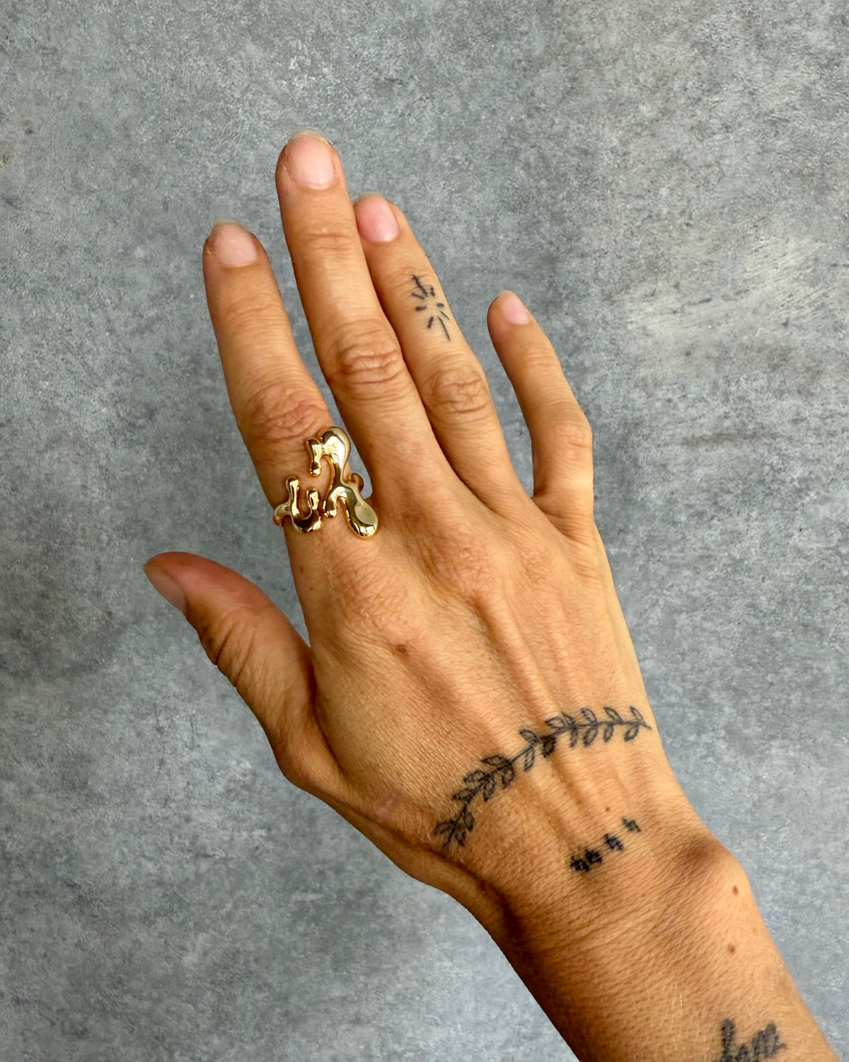 Vespera Gold Ring